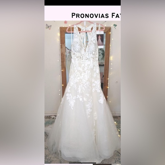 Pronovias wedding dress NWT - Picture 6 of 7